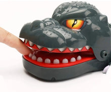 Charger l'image dans la galerie, Snap Dragon Teeth Animal Bight Game Kids Family Childrens Family Classic Toy