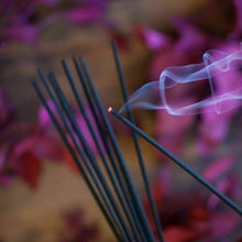 Cargar imagen en el visor de la galería, 20 Incense Sticks and Wooden Holder Joss Sticks Ash Catcher Gift Home Burning
